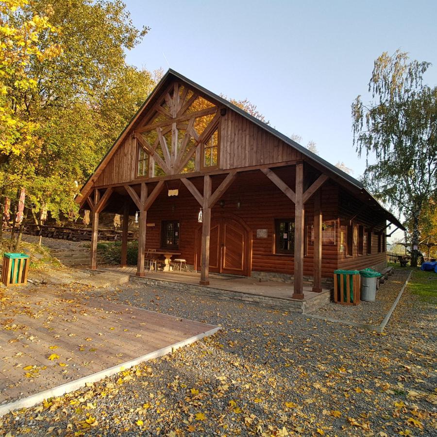 Pensiony A Ubytovani V Kempu Indiana Edrovice Exteriör bild