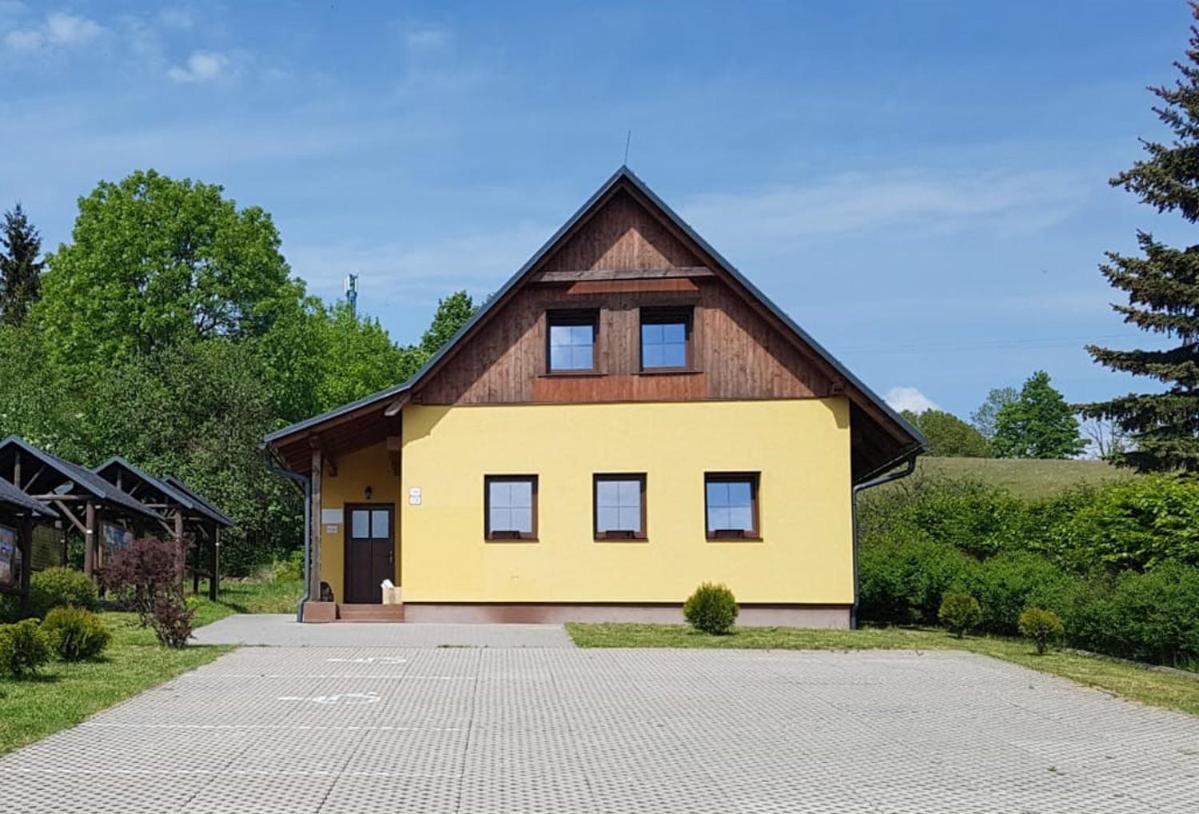 Pensiony A Ubytovani V Kempu Indiana Edrovice Exteriör bild